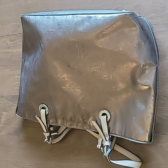 Michael Kors Gold Mirror Signature PVC and Leather Tote Gold tone large bag - Picture 3 of 16